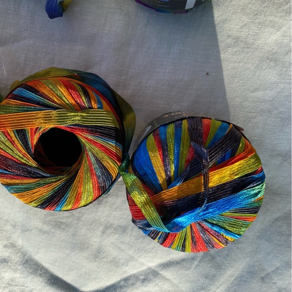 Lot of 5 Lion Brand Incredible ribbon yarn 50g balls - Picture 4 of 11